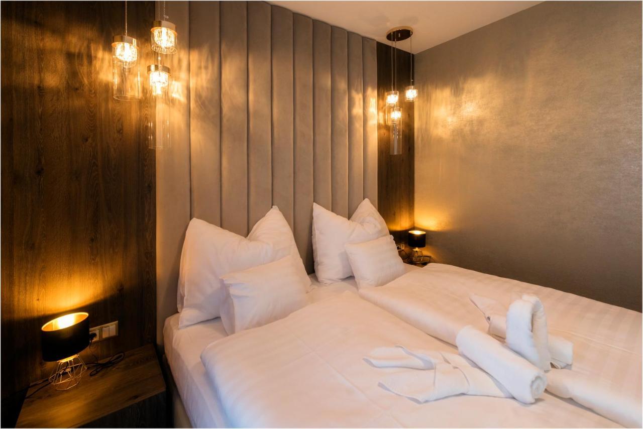 Hotel Szatmari & Etterem Jászberény Bagian luar foto