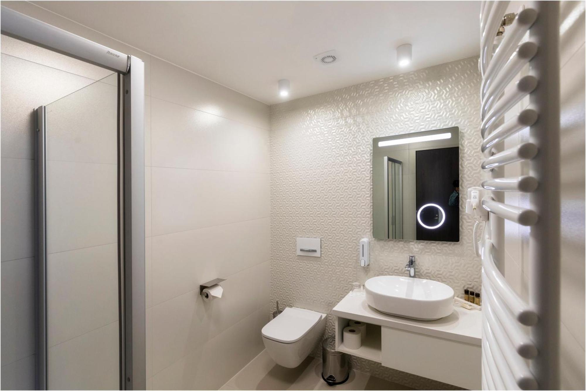 Hotel Szatmari & Etterem Jászberény Bagian luar foto